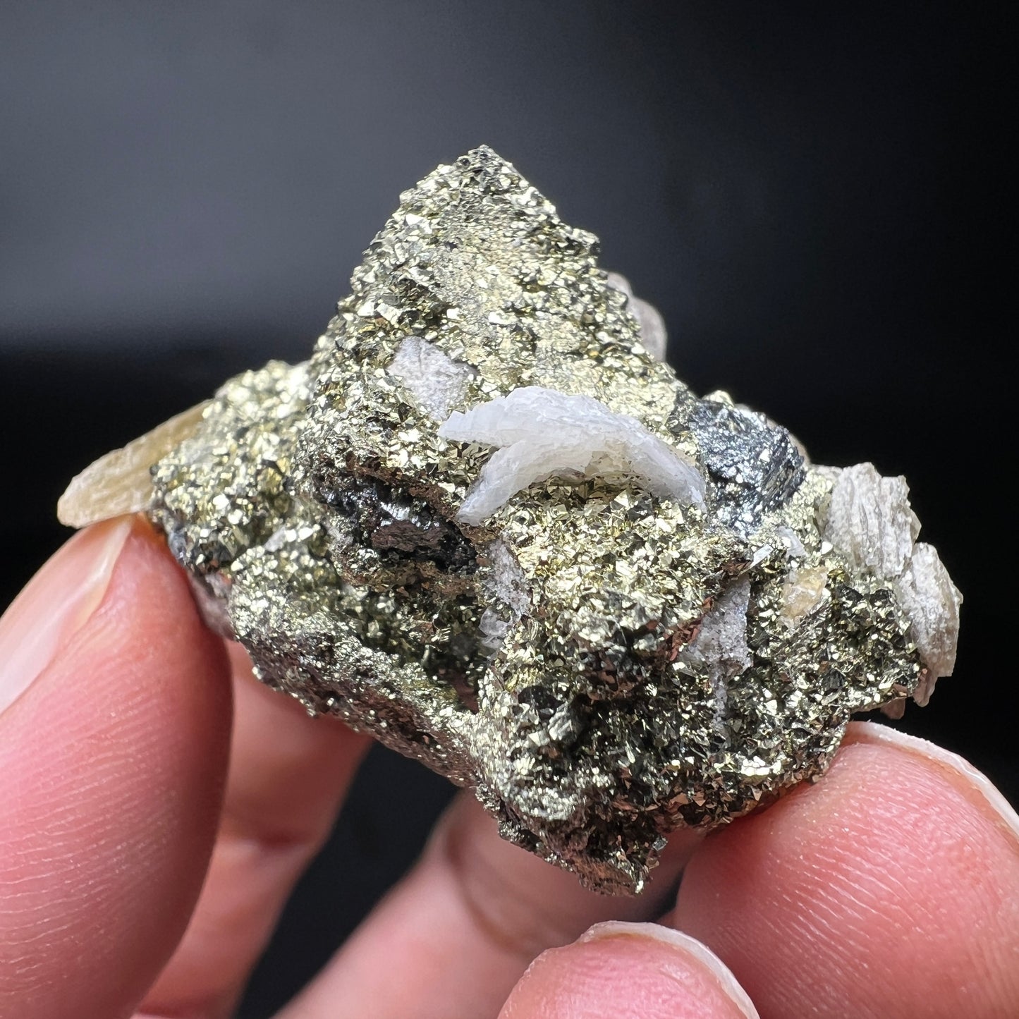 Floater Chalcopyrite cover Tetrahedrite + Dolomite + Siderite (Free shipping)