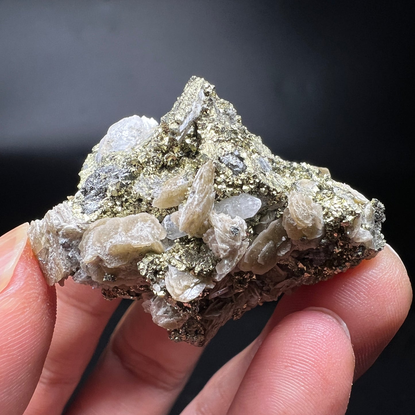 Floater Chalcopyrite cover Tetrahedrite + Dolomite + Siderite (Free shipping)