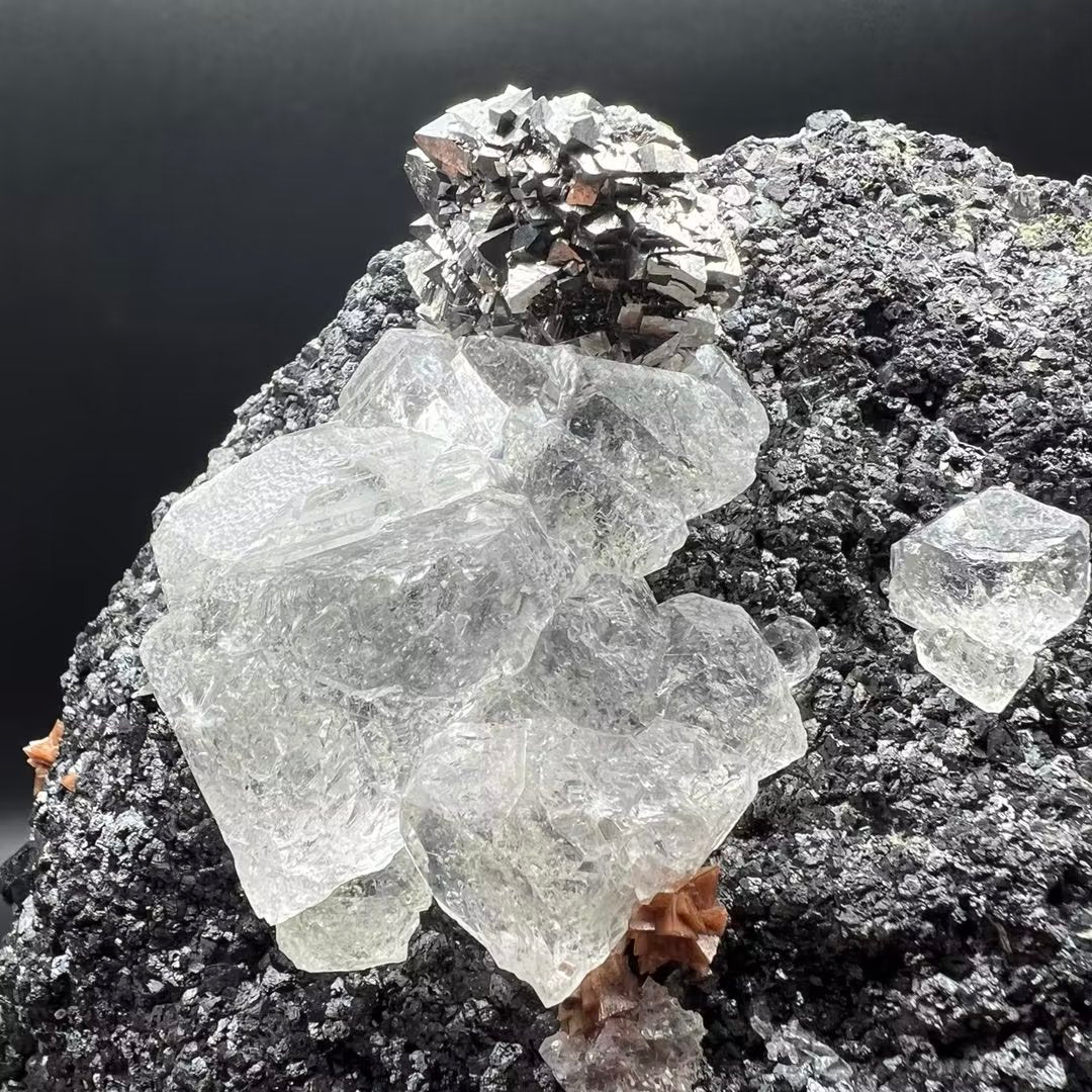 Fluorite + Arsenopyrite + Helvine + Magnetite