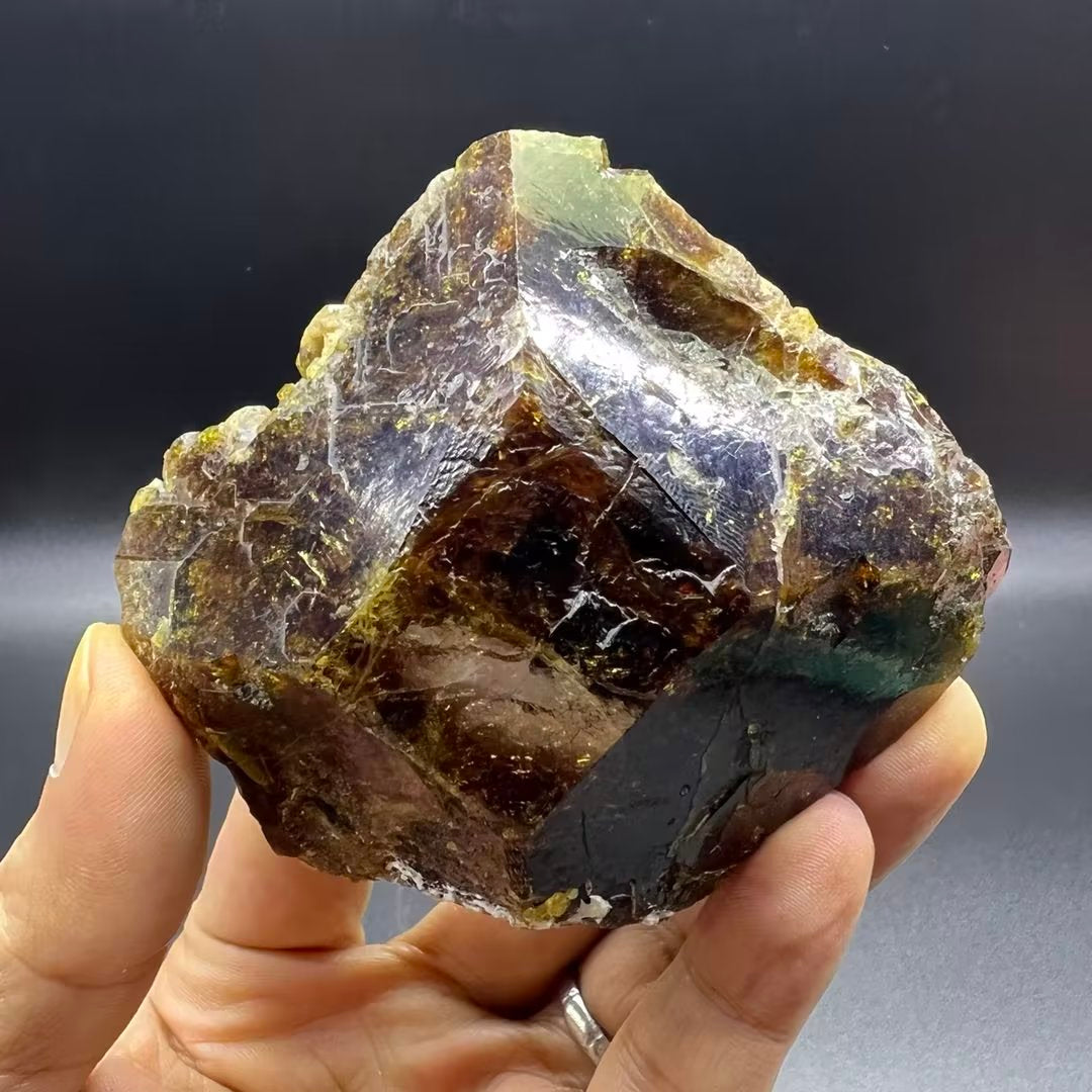 Extra-large crystals Idocrase （ vesuvianite ）(Free shipping)